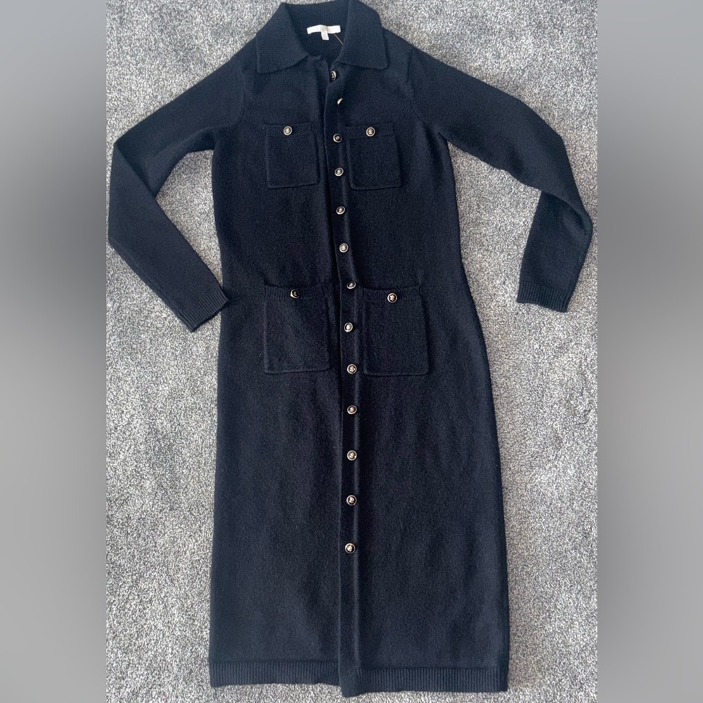 Wayf Ebony Knit Sweater with Collar or Worn as Dress****
Size: XS